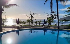 Excelente apartamento nr 317, 2dormitórios, Pé na Areia Praia das Toninhas com Piscina